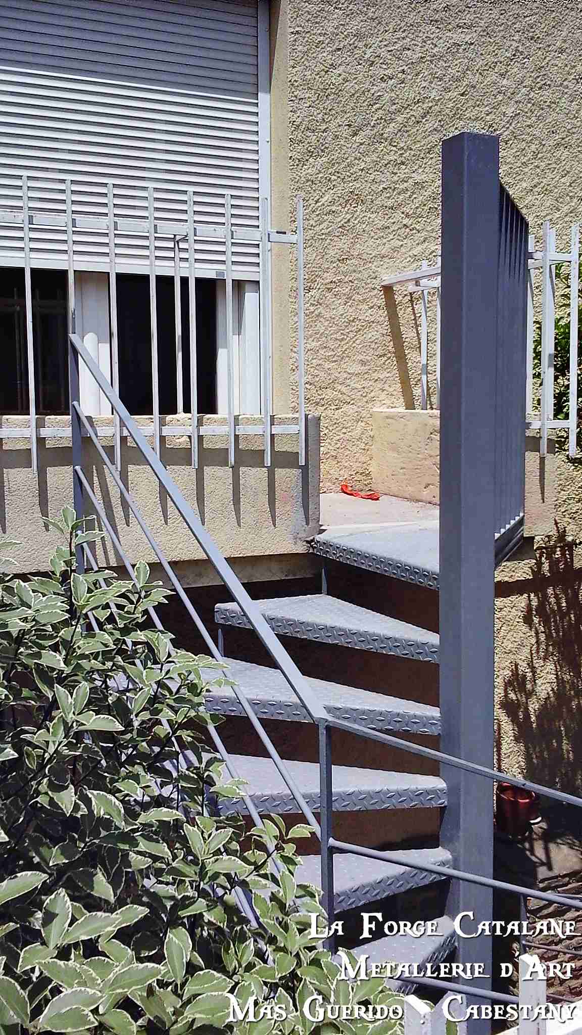 Escalier Helicoidal exterieur marches fer 7 forge catalane.jpg